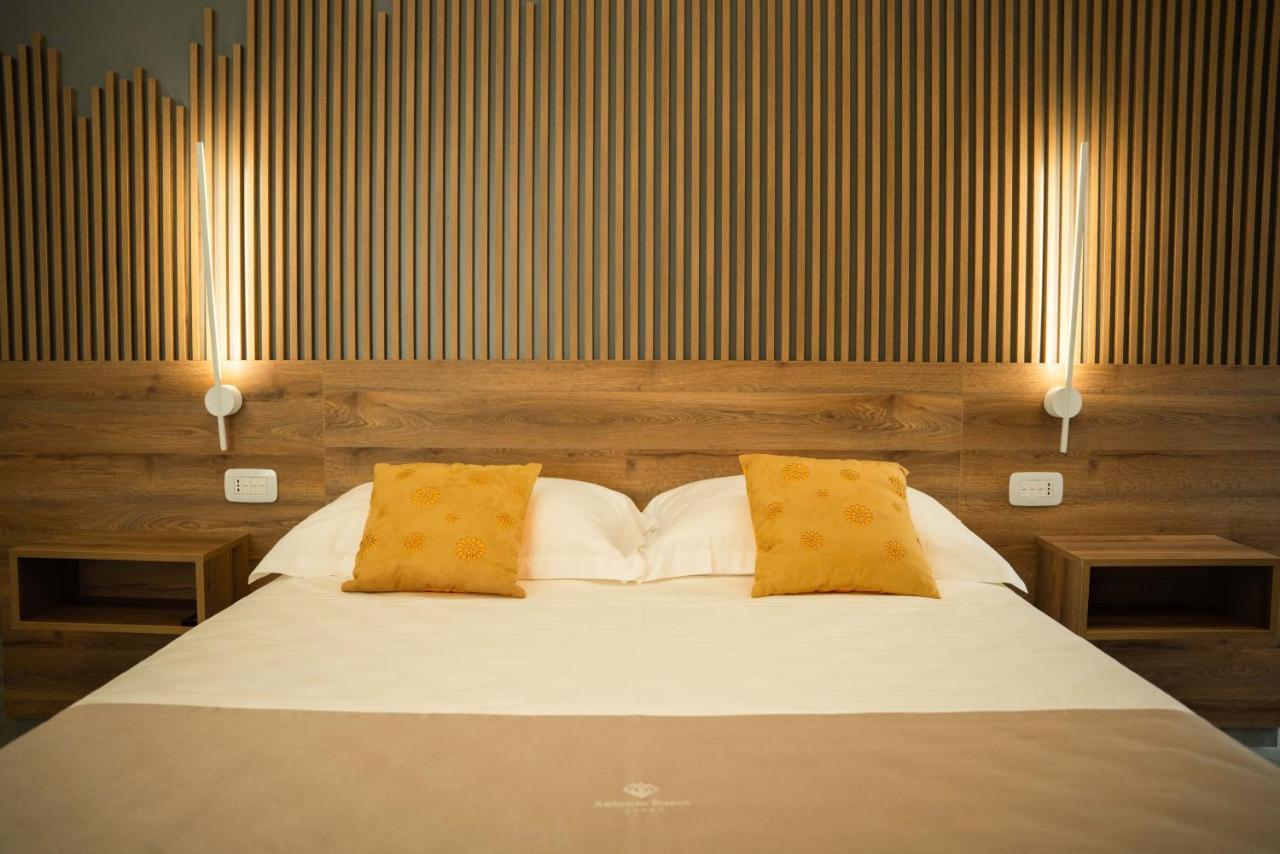 Antonio Busco Rooms Turi Exteriör bild